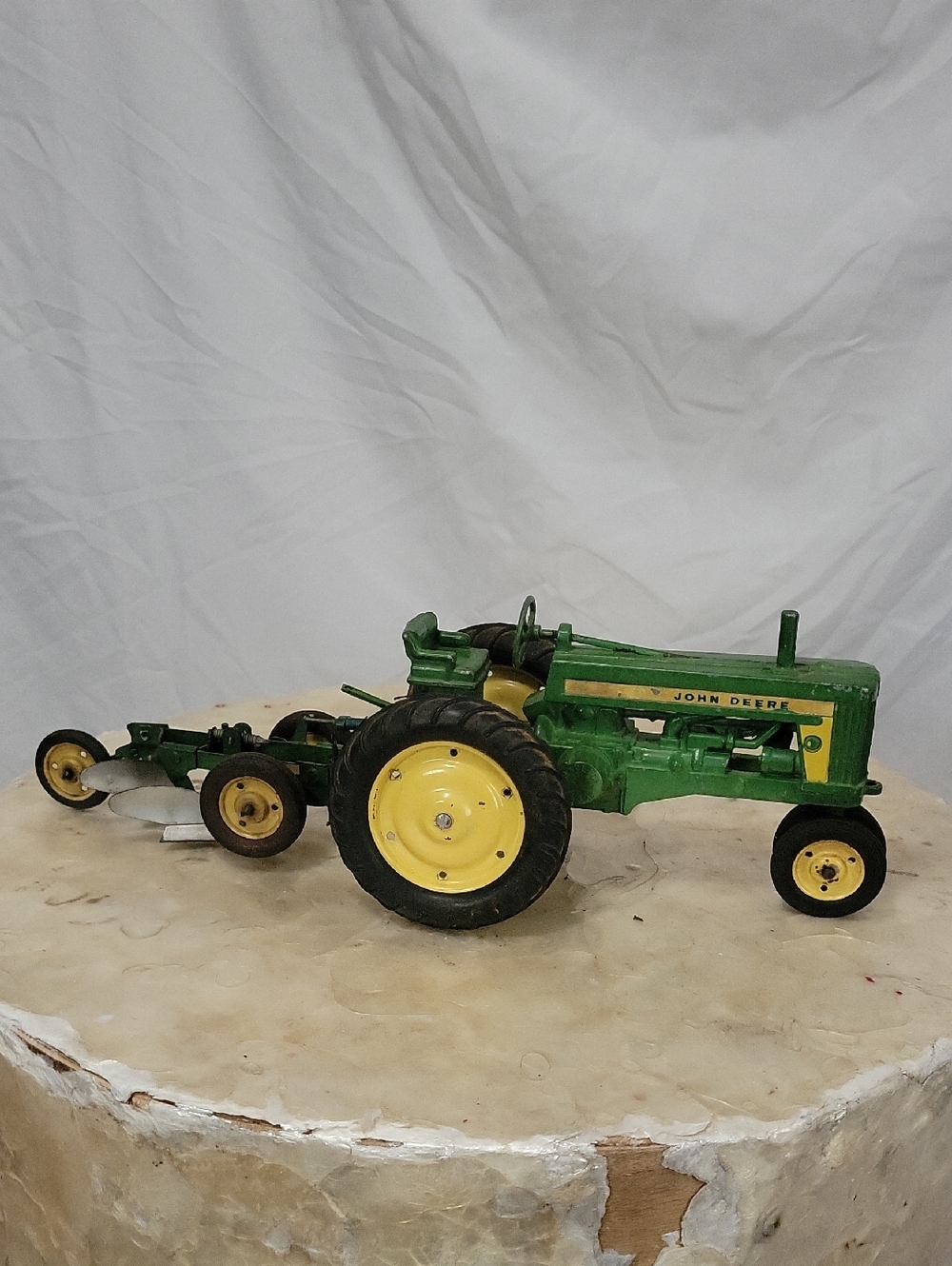 Original 1/16 Ertl John Deere 60 Tractor w/ Plow